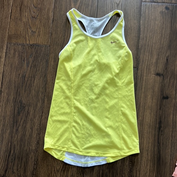 Women’s XS 4 piece Tank Top Lot - Picture 4 of 7